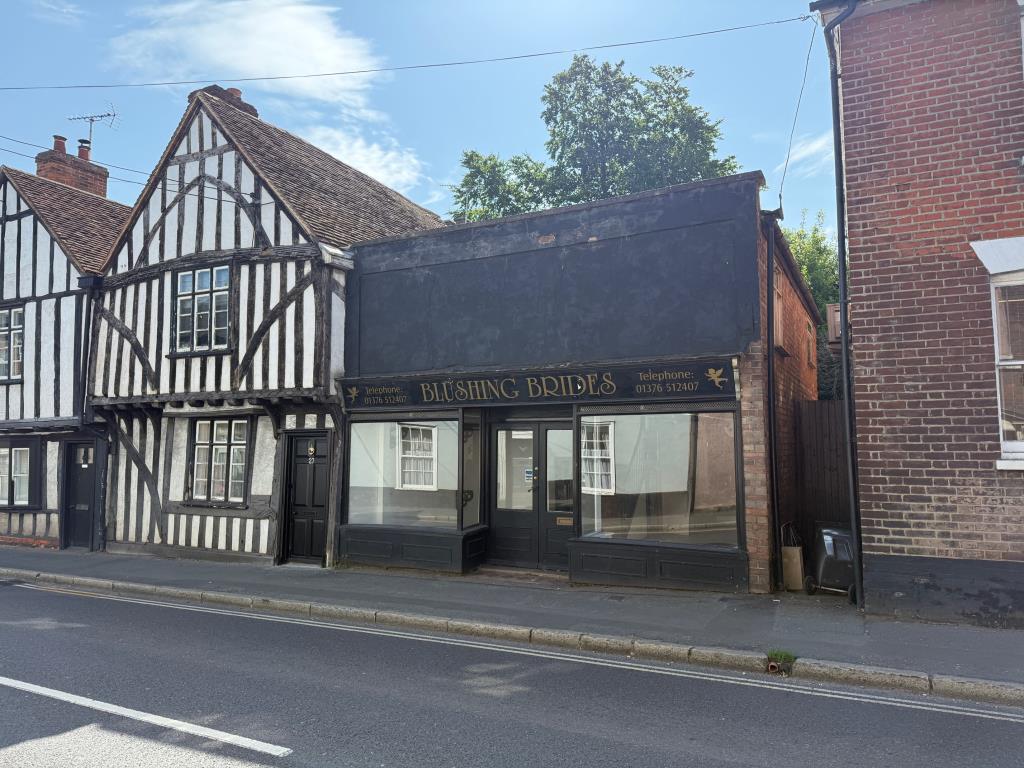 Lot: 73 - VACANT COMMERCIAL PREMISES - RETAIL OR STUDIO UNIT - Shop situated in Witham with good access to A12
